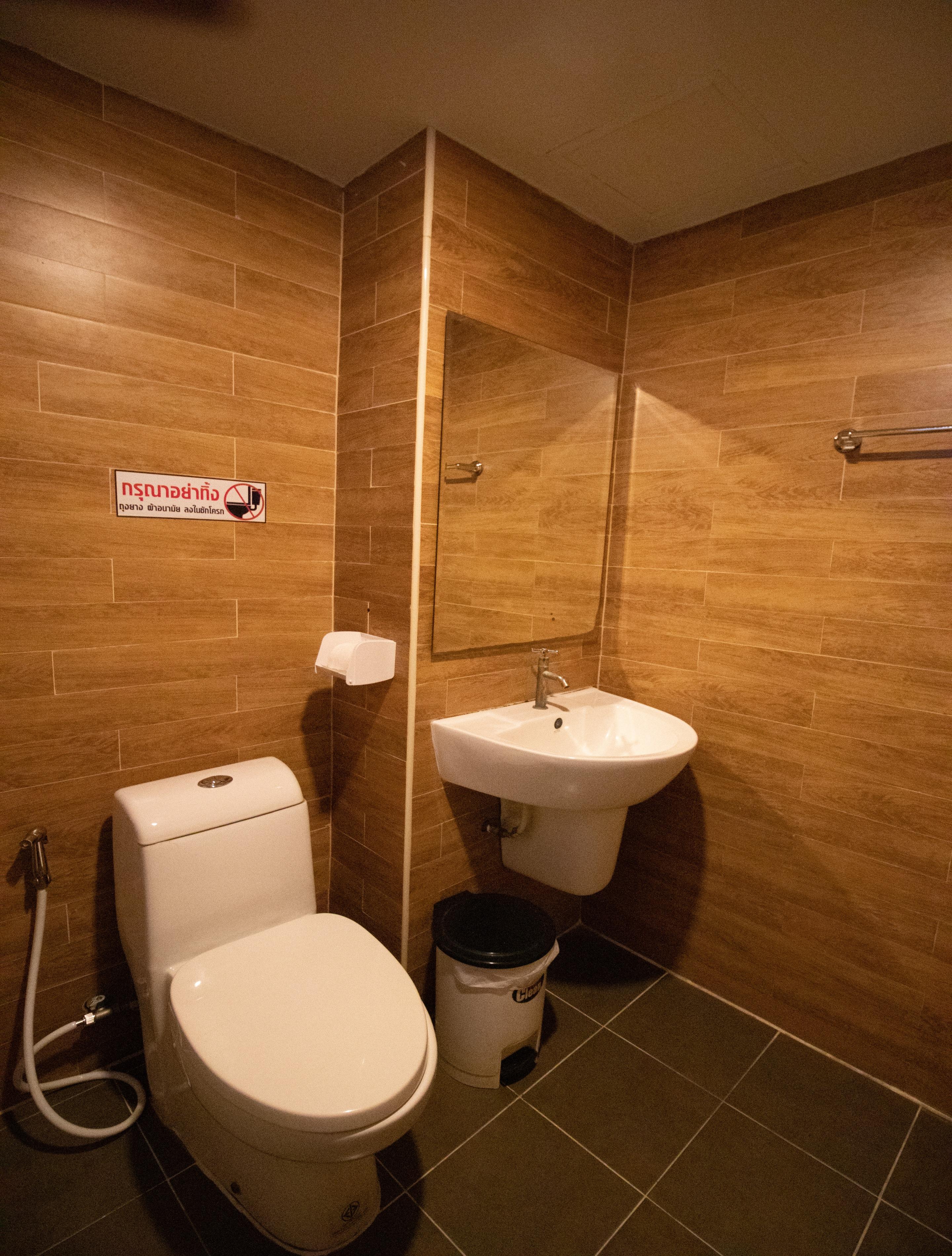 Kun Hotel Накхонратчасіма Екстер'єр фото