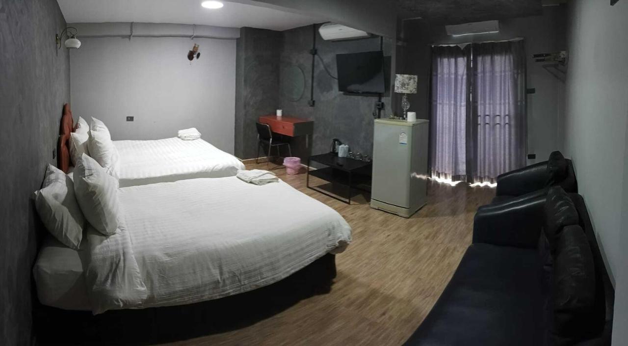 Kun Hotel Накхонратчасіма Екстер'єр фото